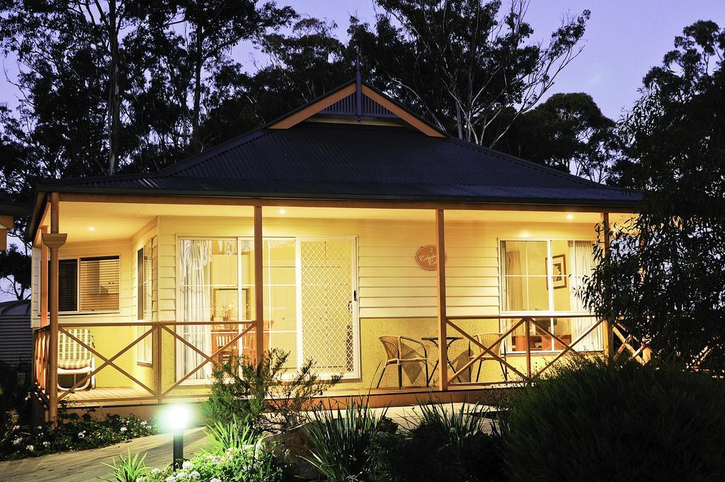 Waverley House Cottages Lakes Entrance Exteriör bild
