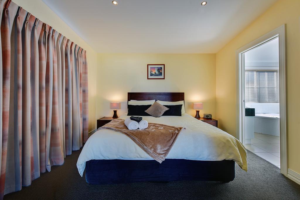 Waverley House Cottages Lakes Entrance Exteriör bild